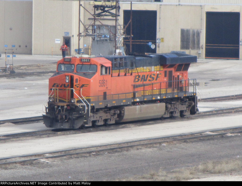 BNSF 5861